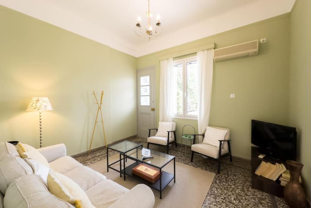 Bright & Cozy House Near Athens